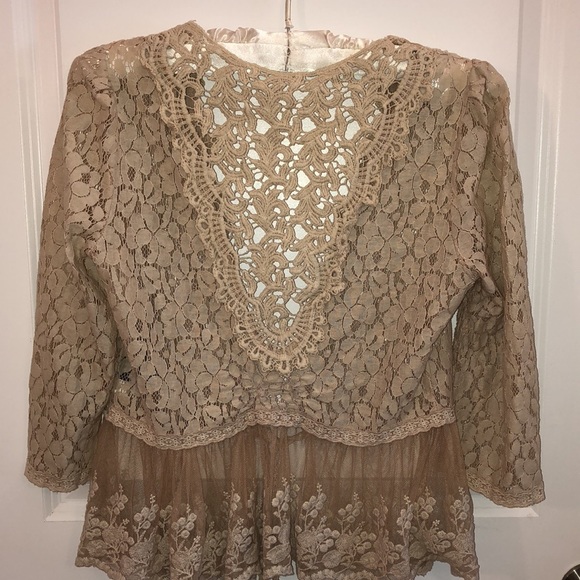 ✨Host Pick! Exquisite lace crochet cardigan with mesh peplum and ties in cotton - Picture 3 of 12